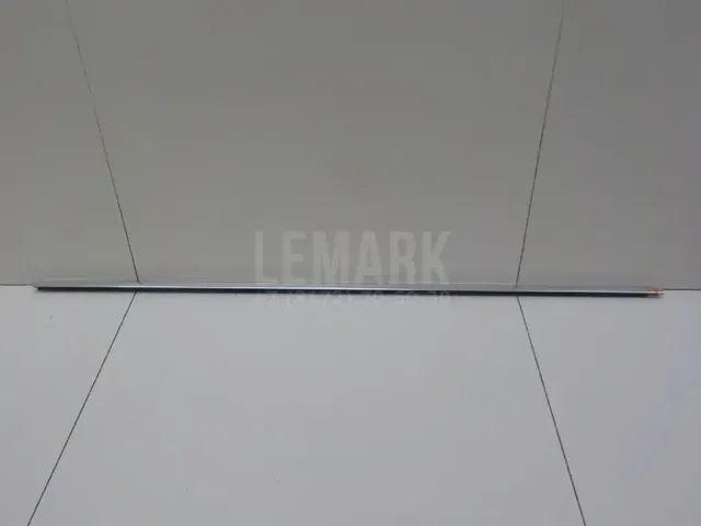 Накладка стекла заднего левого