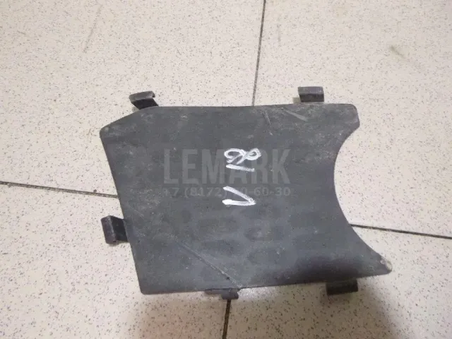Заглушка бампера правая
