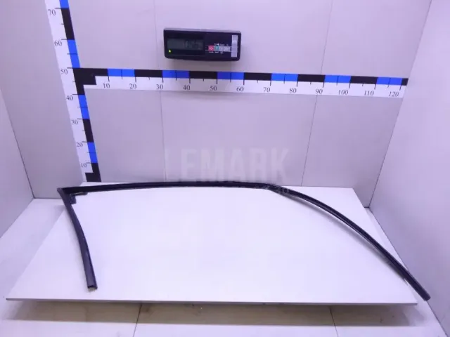 Уплотнитель стекла двери для  Changan UNI-T 2020