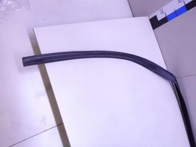 Уплотнитель стекла двери для  Changan UNI-T 2020