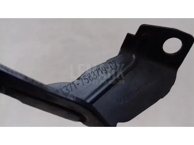 Кронштейн патрубка для  Audi
