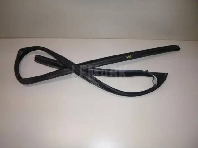 Уплотнитель стекла двери для  Great Wall Hover M2 2010-2014