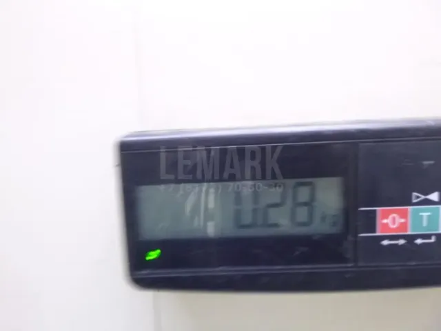 Накладка стекла переднего левого