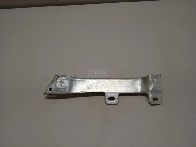 Кронштейн усилителя переднего бампера правый для  Fiat Uno 1983-1989