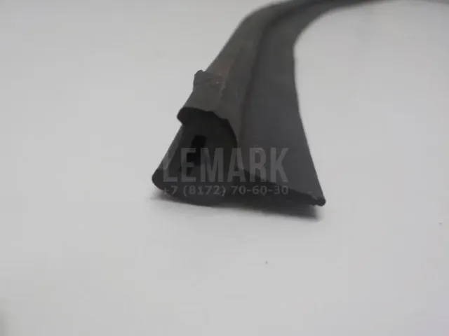 Уплотнитель двери для  GM Pontiac Vibe 2002-2007