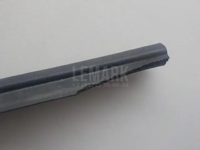 Уплотнитель двери для  GM Pontiac Vibe 2002-2007