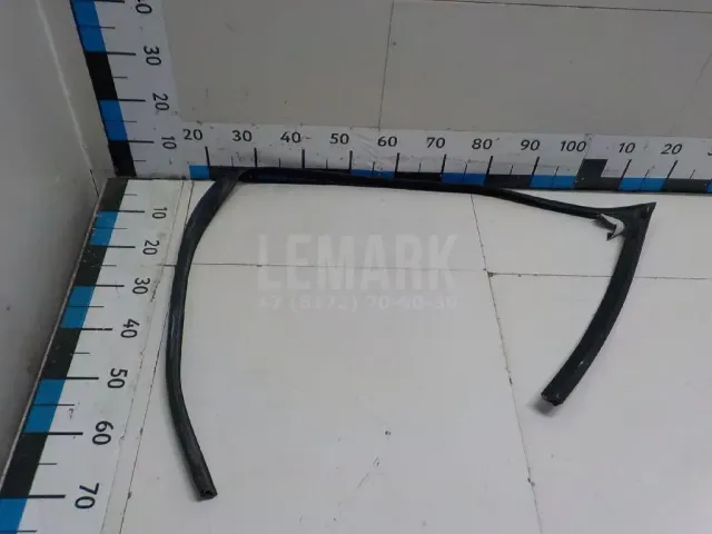 Уплотнитель стекла двери для  Ford C-MAX 2003-2010