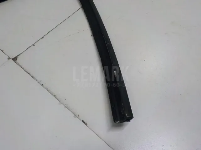 Уплотнитель стекла двери для  Ford C-MAX 2003-2010