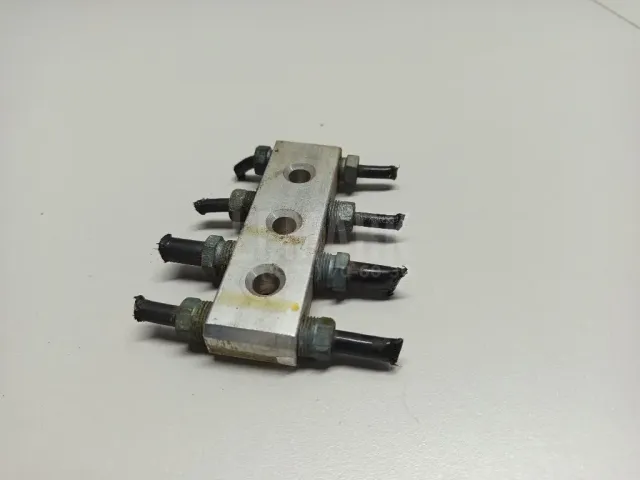 Соединитель металлический