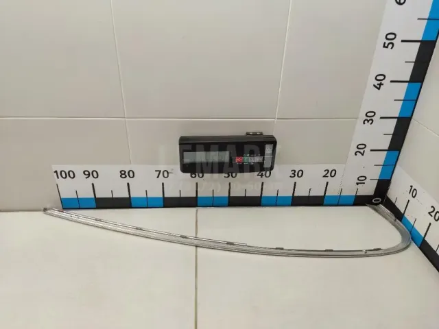 Накладка стекла заднего левого