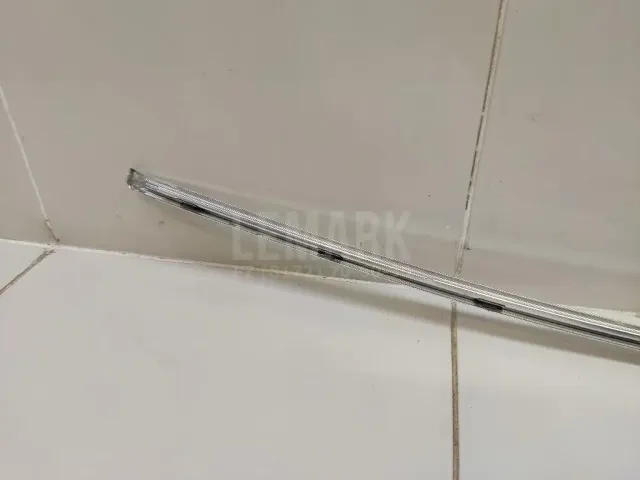 Накладка стекла заднего левого