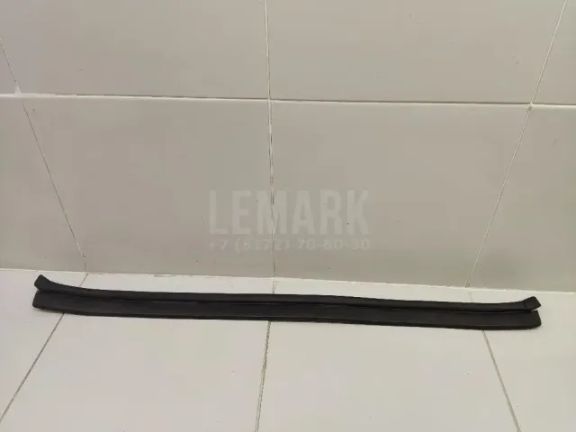 Уплотнитель капота