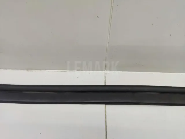 Уплотнитель капота
