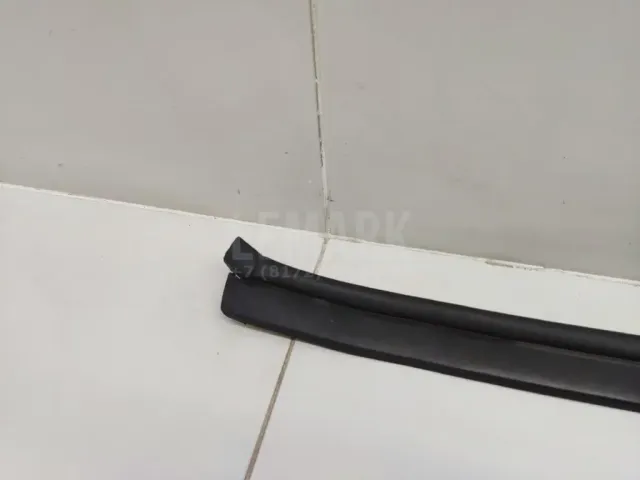 Уплотнитель капота