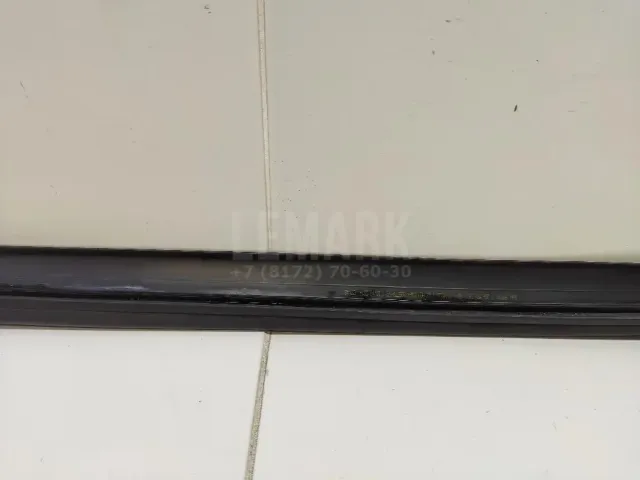 Уплотнитель капота