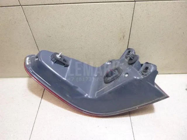 Фонарь задний наружный правый