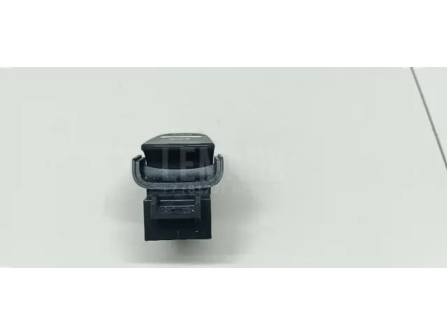 Кнопка фиксатора стояночного тормоза