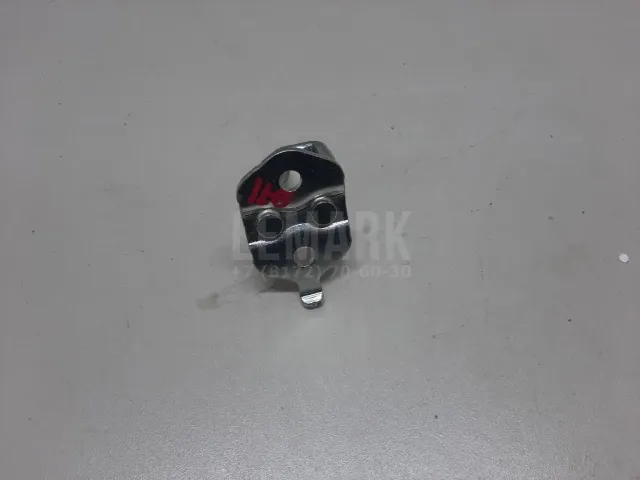 Ответная часть замка багажника