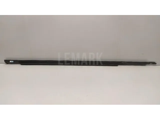 Накладка стекла переднего левого