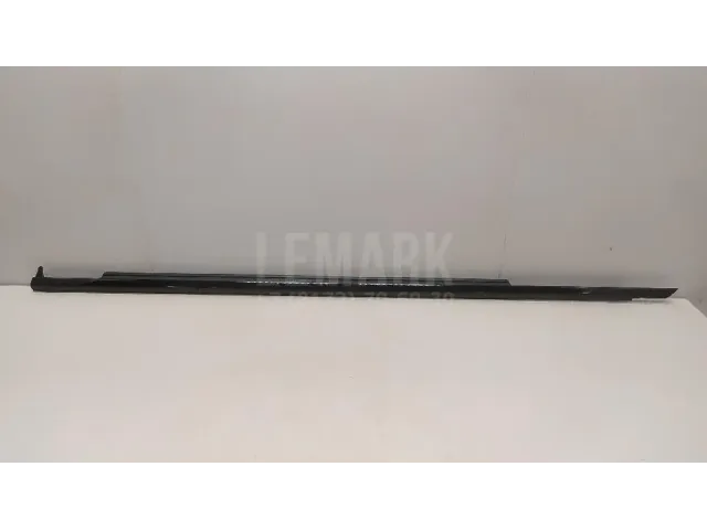 Накладка стекла переднего левого
