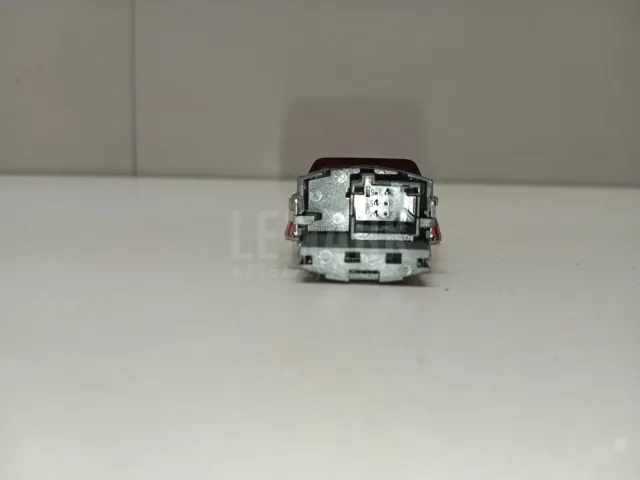 Кнопка аварийной сигнализации для  Audi Q3 (8U) 2012-2018
