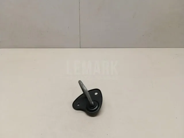 Ответная часть замка капота