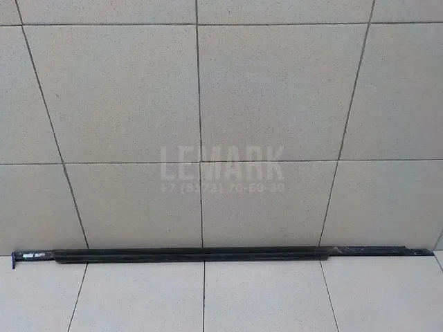 Накладка стекла переднего левого