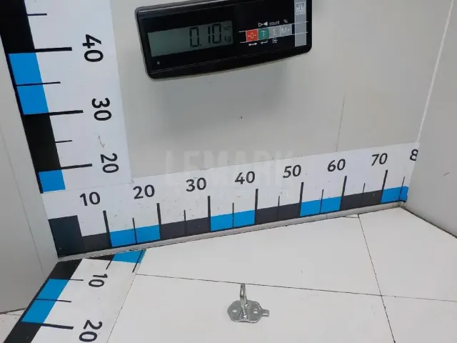 Ответная часть замка багажника