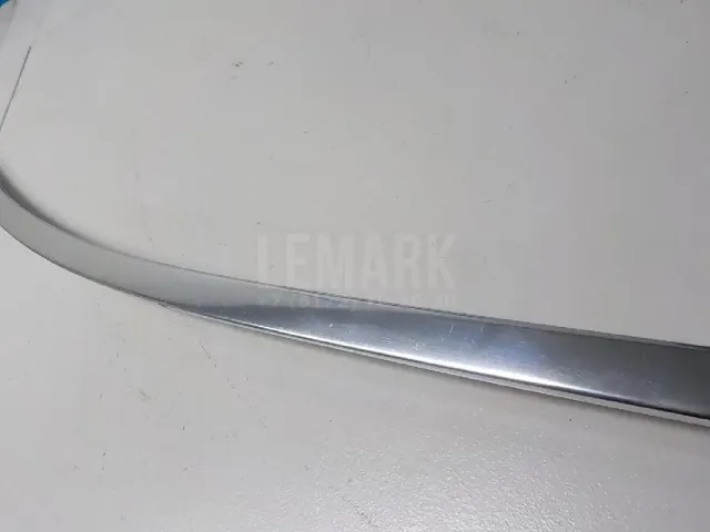 Накладка двери передней левой