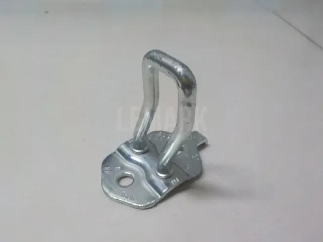 Ответная часть замка багажника