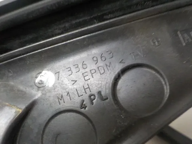 Уплотнитель стекла двери для  Ford Kuga 2008-2012