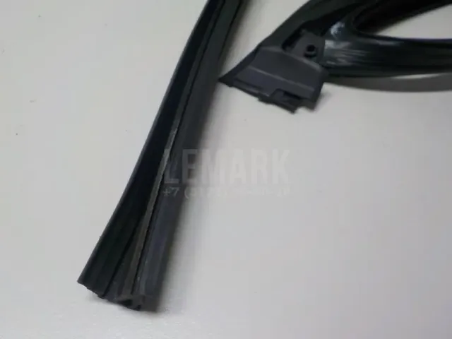 Уплотнитель стекла двери для  Ford Kuga 2008-2012