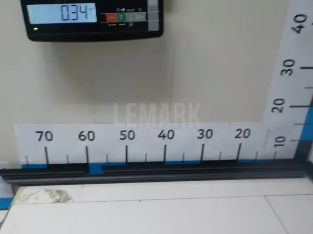Накладка стекла заднего левого