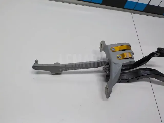 Петля двери багажника для  Cadillac Escalade II 2000-2006