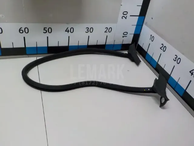 Уплотнитель заднего стекла