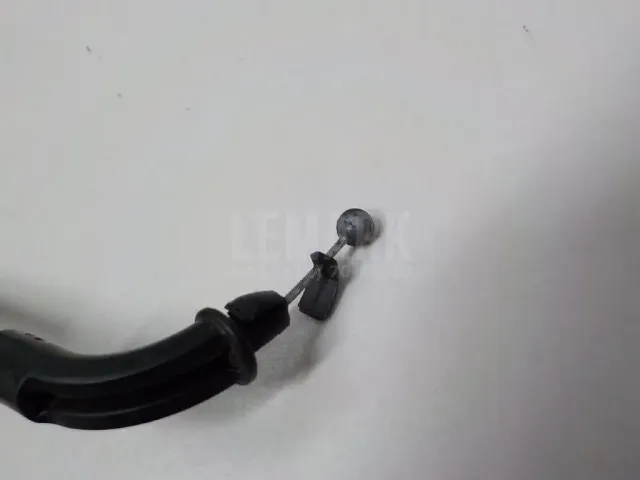 Трос открывания капота