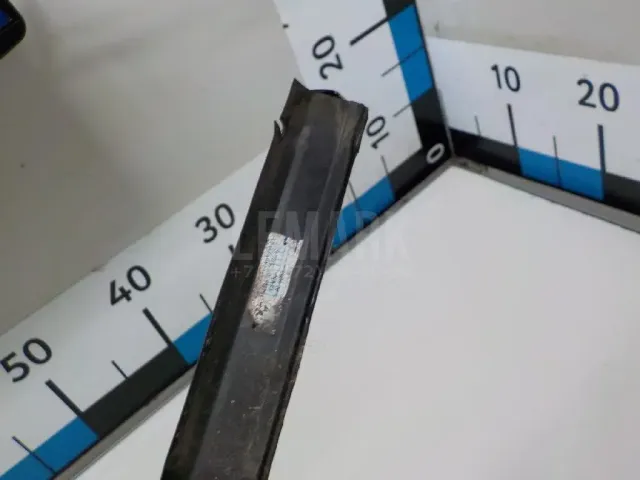 Накладка стекла заднего левого