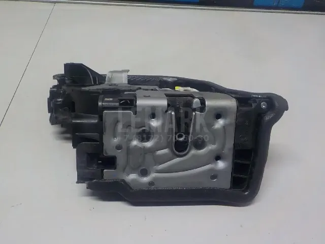 Замок двери передней правой для  Chevrolet Suburban 2014-2020