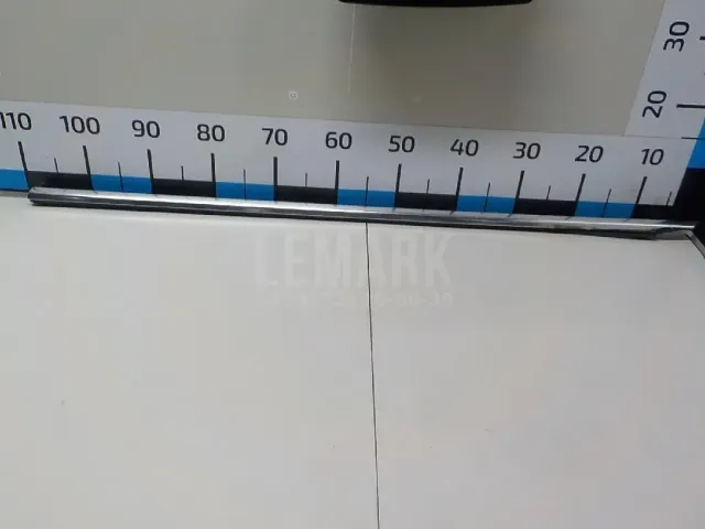 Накладка стекла переднего левого