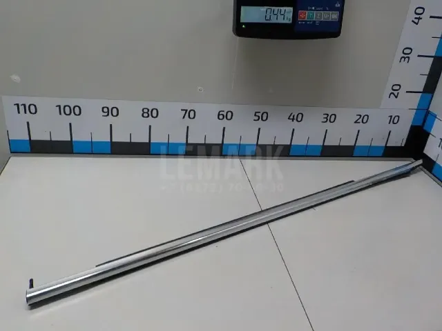 Накладка стекла переднего левого