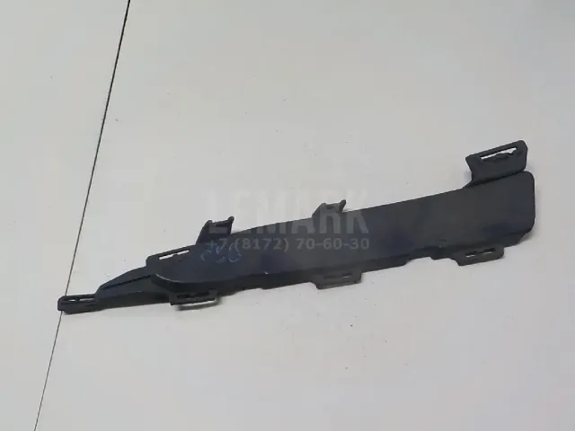 Заглушка бампера правая