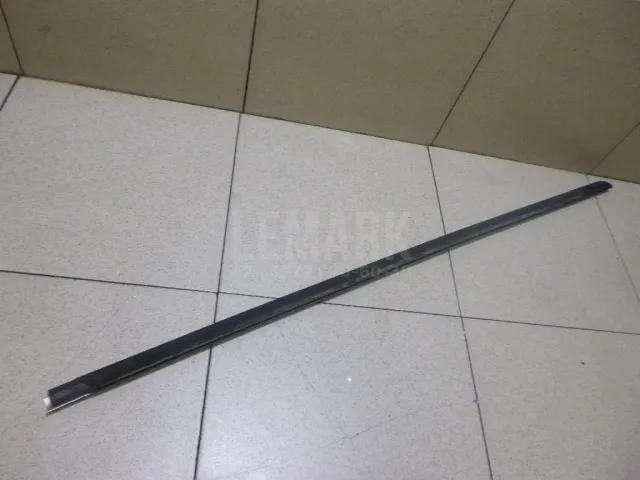 Накладка стекла переднего левого