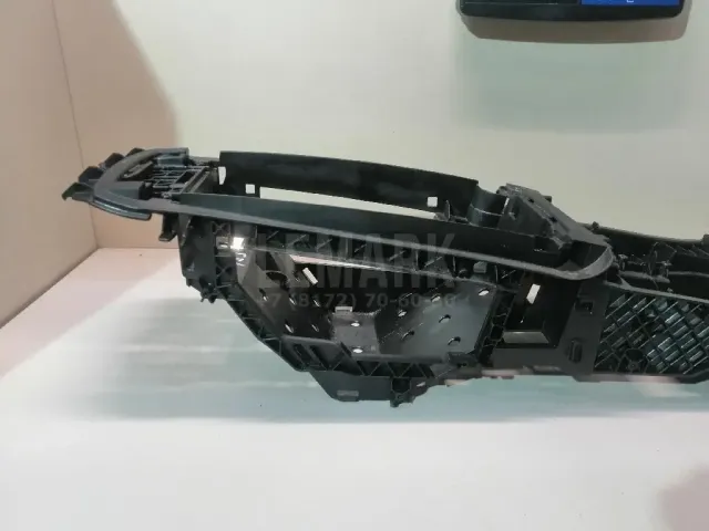 Кронштейн крепления подлокотника для  Cadillac CTS 2013-2019