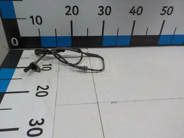 Датчик ABS передний