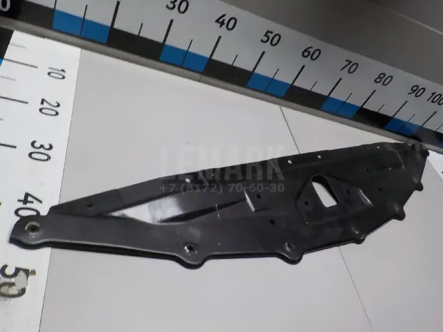 Кожух замка капота