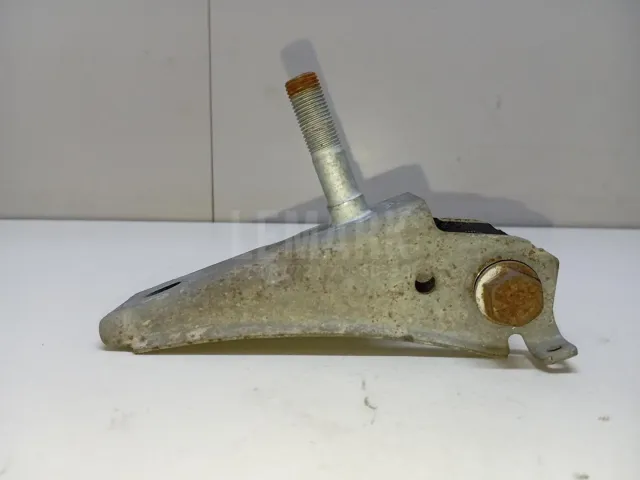 Кронштейн задней балки