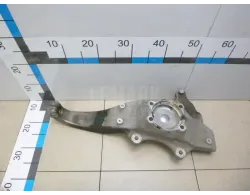Кулак поворотный передний правый