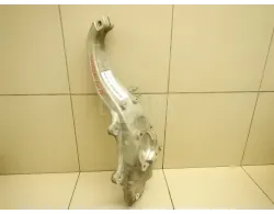 Кулак поворотный передний правый
