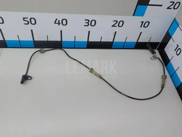 Датчик ABS передний