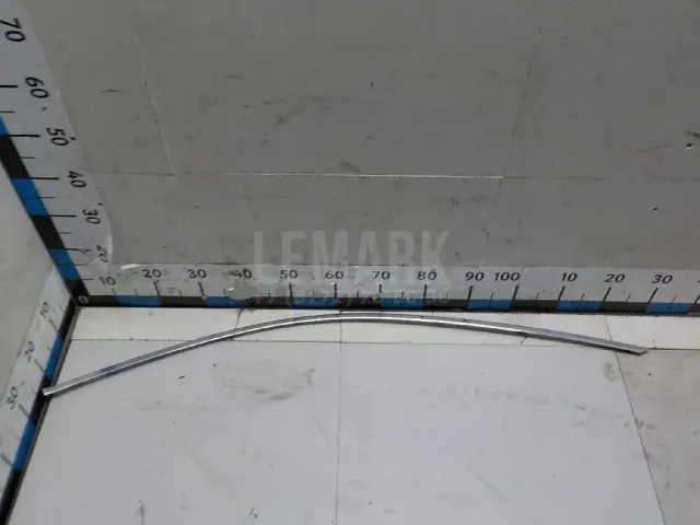 Накладка двери передней правой